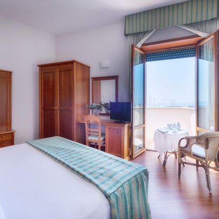 Astura Palace Hotel Неттуно Экстерьер фото